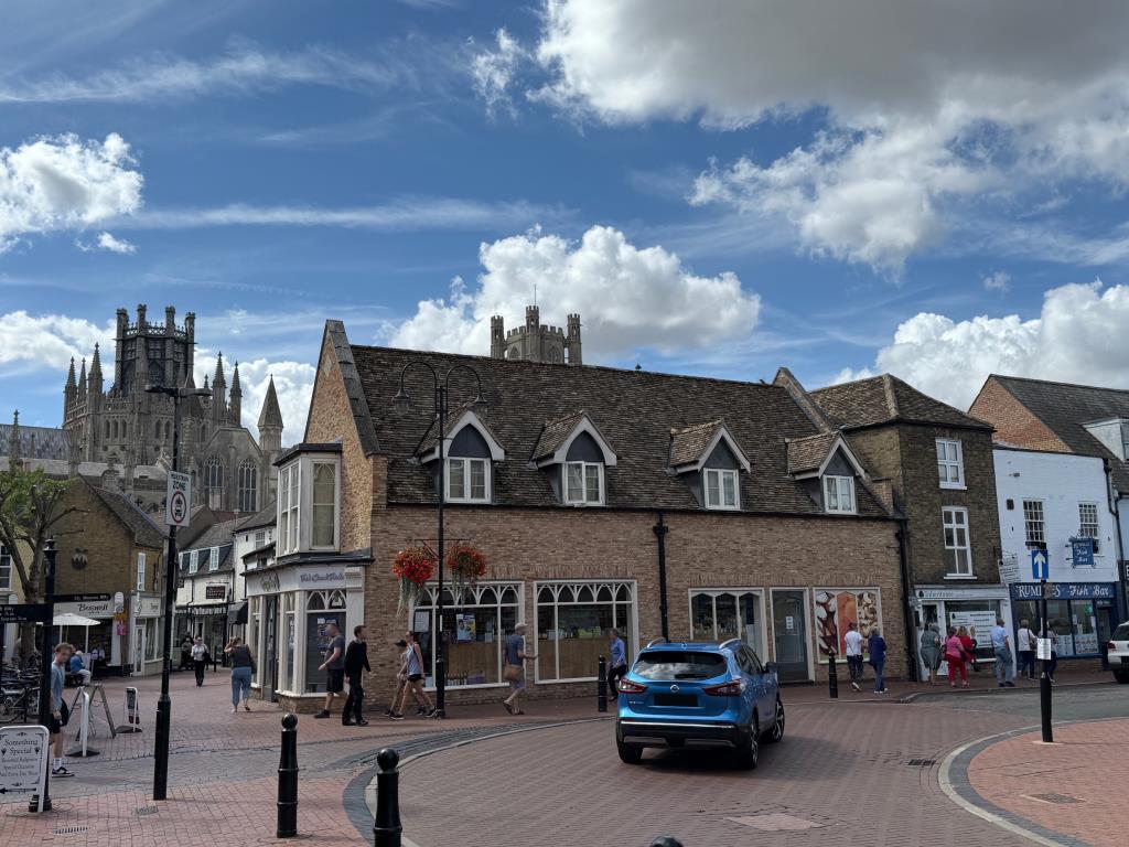 Lot: 88 - MIXED USE BUILDING FOR IMPROVEMENT AND REPAIR - General Street view with Ely Cathedral in the background